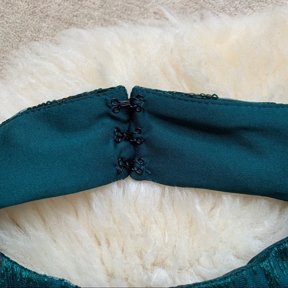 NWT Lulu’s Sequin Cutout Holiday New Years Christmas Back Fit Flare Green Dress - Picture 4 of 9